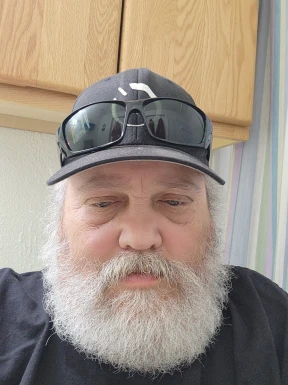 <span>Michael, 60</span>&nbsp;<span style='width: 25px; height: 16px; float: right; background-image: url(/bitmaps/flags_small/US.PNG)'>&nbsp;</span><br><span>Vista, Stati Uniti d'America</span>&nbsp;<input type='button' class='joinbtn' style='float: right' value='JOIN NOW' />