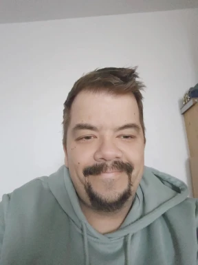 <span>Florian, 39</span>&nbsp;<span style='width: 25px; height: 16px; float: right; background-image: url(/bitmaps/flags_small/DE.PNG)'>&nbsp;</span><br><span>Augsburg-Le, Deutschland</span>&nbsp;<input type='button' class='joinbtn' style='float: right' value='JOIN NOW' />