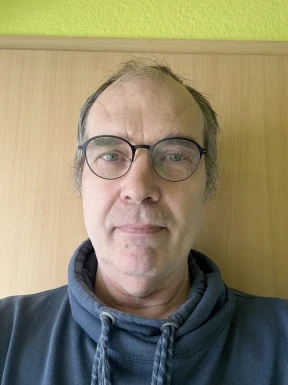 <span>Jens, 59</span>&nbsp;<span style='width: 25px; height: 16px; float: right; background-image: url(/bitmaps/flags_small/DE.PNG)'>&nbsp;</span><br><span>Wetzlar, Germania</span>&nbsp;<input type='button' class='joinbtn' style='float: right' value='JOIN NOW' />