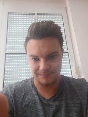 <span>Dominik, 26</span> <span style='width: 25px; height: 16px; float: right; background-image: url(/bitmaps/flags_small/DE.PNG)'> </span><br><span>Regensburg, Германия</span> <input type='button' class='joinbtn' style='float: right' value='JOIN NOW' />