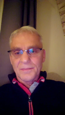 <span>Jürgen, 62</span> <span style='width: 25px; height: 16px; float: right; background-image: url(/bitmaps/flags_small/DE.PNG)'> </span><br><span>Lengerich, Alemanha</span> <input type='button' class='joinbtn' style='float: right' value='JOIN NOW' />