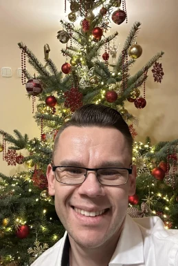 <span>Jason, 45</span>&nbsp;<span style='width: 25px; height: 16px; float: right; background-image: url(/bitmaps/flags_small/CH.PNG)'>&nbsp;</span><br><span>Zürich, Szwajcaria</span>&nbsp;<input type='button' class='joinbtn' style='float: right' value='JOIN NOW' />