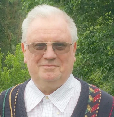 <span>Bodo, 78</span> <span style='width: 25px; height: 16px; float: right; background-image: url(/bitmaps/flags_small/DE.PNG)'> </span><br><span>Munich, Alemanha</span> <input type='button' class='joinbtn' style='float: right' value='JOIN NOW' />