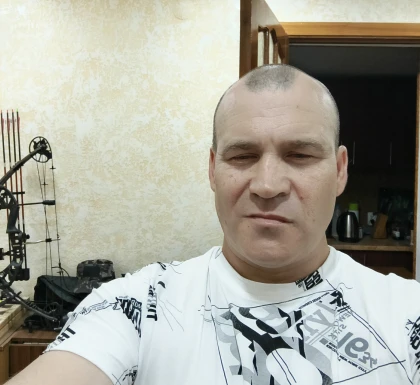 <span>Aleksandr, 48</span>&nbsp;<span style='width: 25px; height: 16px; float: right; background-image: url(/bitmaps/flags_small/RU.PNG)'>&nbsp;</span><br><span>Туапсе, Rússia</span>&nbsp;<input type='button' class='joinbtn' style='float: right' value='JOIN NOW' />
