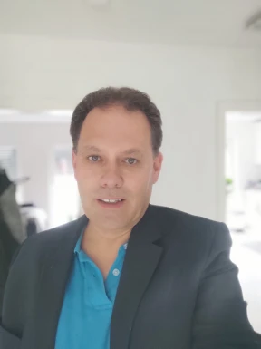 <span>Marc, 53</span> <span style='width: 25px; height: 16px; float: right; background-image: url(/bitmaps/flags_small/DE.PNG)'> </span><br><span>Hanover, Германия</span> <input type='button' class='joinbtn' style='float: right' value='JOIN NOW' />