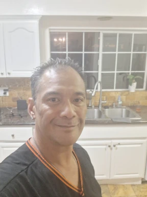 <span>Dennis, 53</span> <span style='width: 25px; height: 16px; float: right; background-image: url(/bitmaps/flags_small/US.PNG)'> </span><br><span>Los Angeles, Estados Unidos da América</span> <input type='button' class='joinbtn' style='float: right' value='JOIN NOW' />