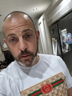 English men looking for love