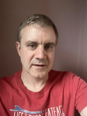 <span>Tony, 49</span>&nbsp;<span style='width: 25px; height: 16px; float: right; background-image: url(/bitmaps/flags_small/UK.PNG)'>&nbsp;</span><br><span>London, Großbritannien</span>&nbsp;<input type='button' class='joinbtn' style='float: right' value='JOIN NOW' />