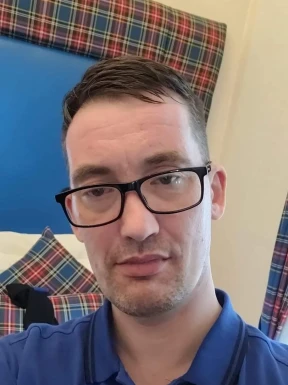 English men looking for love