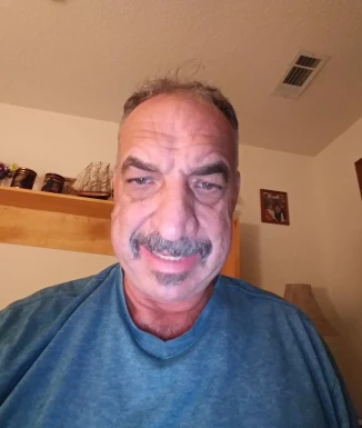 <span>William, 62</span> <span style='width: 25px; height: 16px; float: right; background-image: url(/bitmaps/flags_small/US.PNG)'> </span><br><span>Benson, Estados Unidos da América</span> <input type='button' class='joinbtn' style='float: right' value='JOIN NOW' />